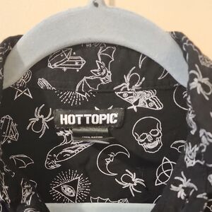 Hot Topic Black Casual Graphic Button Down Shirt XS